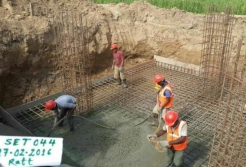 Crew pouring concrete for a site foundation (SET 044, 17-02-2016)